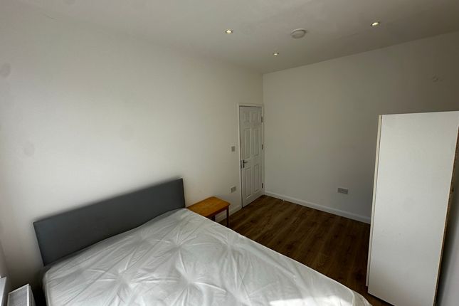Willow Vale, London photo 3