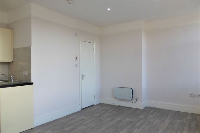 Flat 10, 7 York Avenue, Hove photo 3