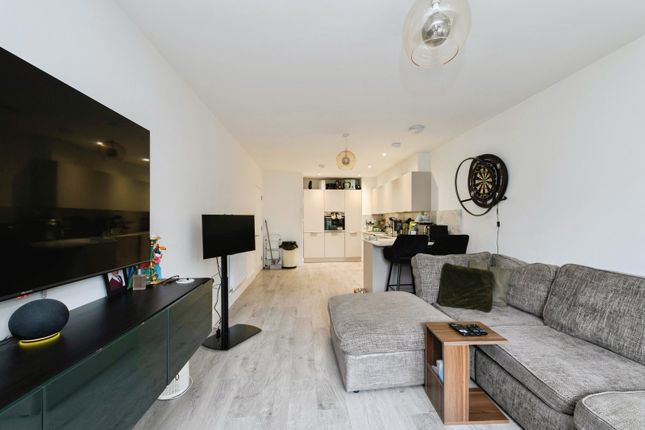 Flat 1, Dunlin House 28E,, Fairdene Road, Coulsdon photo 3