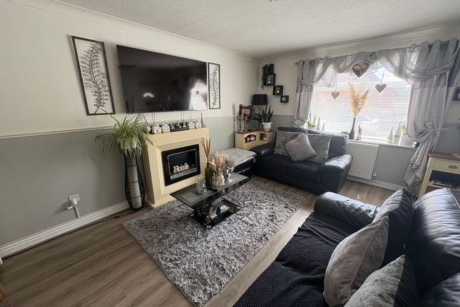 25, Campbell Close, Llandudno photo 2