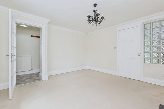 2, Larchwood Close, Leicester photo 4