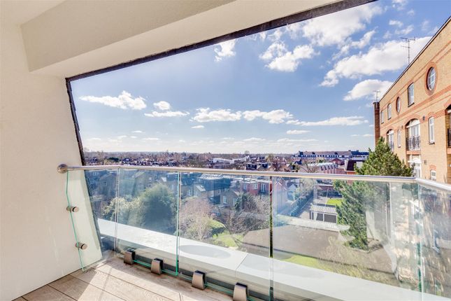 Thumbnail Flat to rent in Devonhurst Place, Heathfield Terrace