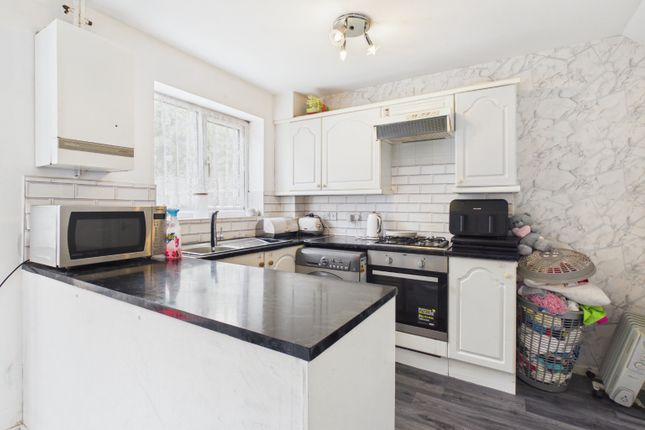 10 Meadow Nook, Boulton Moor, Derbyshire photo 2