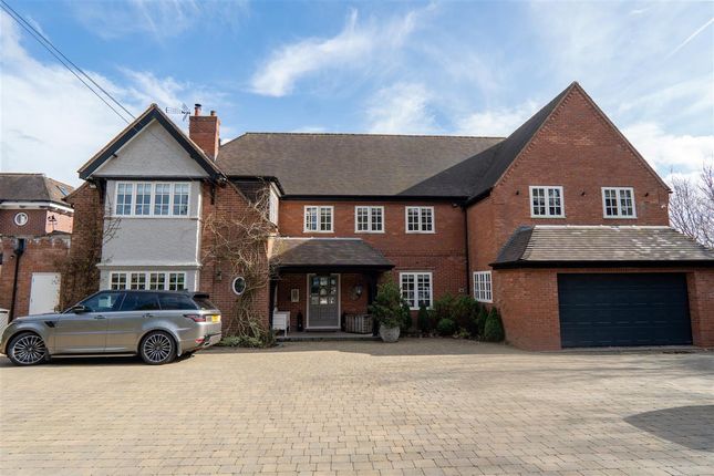 Thumbnail Detached house for sale in Lovelace Avenue, Solihull, Solihull
