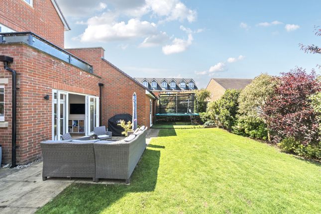 1 Heron Close, Chichester photo 3