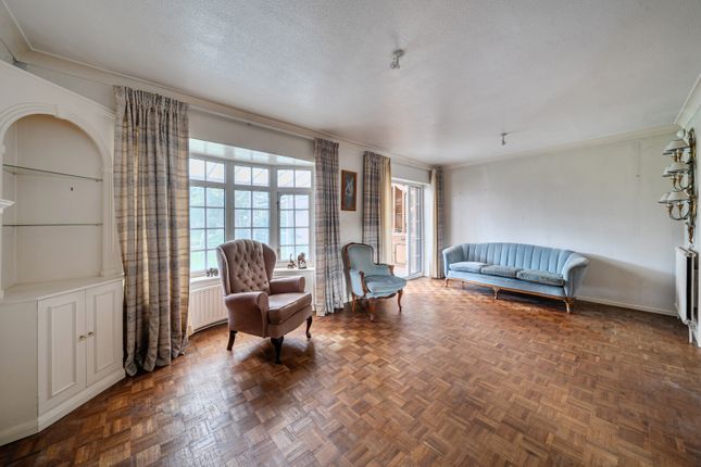 14, The Crofts, Shepperton photo 4