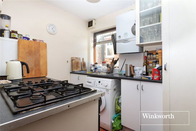 Flat for sale in Elm Park Road, Finchley, London