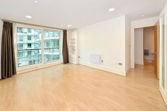 Thumbnail Flat for sale in Flagstaff House, St George Wharf, Vauxhall, London