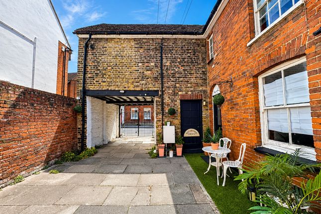 8a, South Street, Rochford photo 2