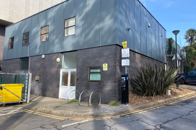 Office to let in Chestnut Avenue, Torquay