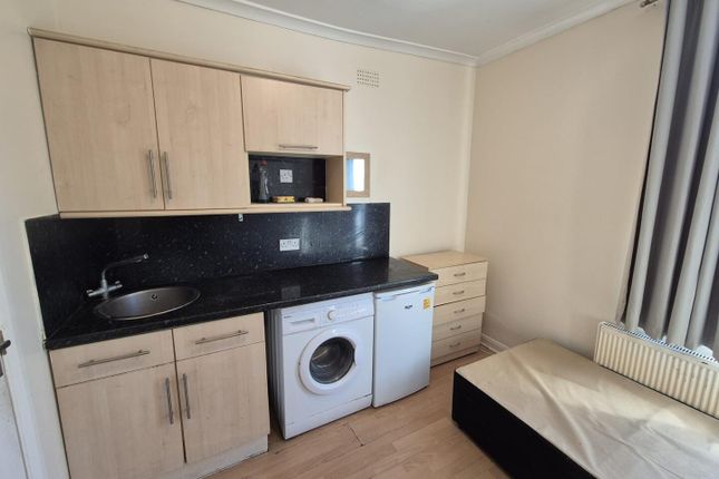 10, Station Road (Room 4), London photo 2