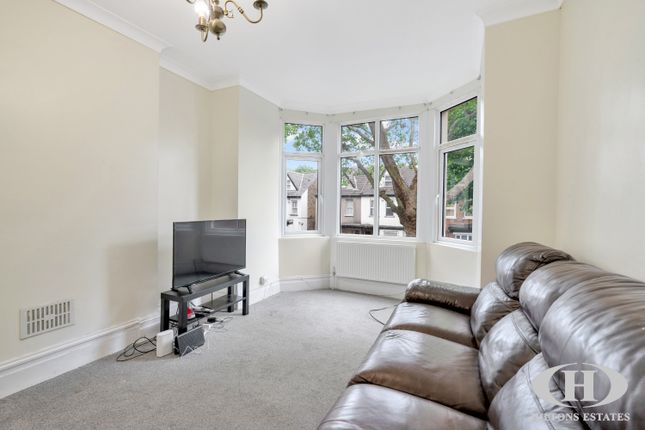 Flat 4, 10-20 Grosvenor Road, Southall photo 2