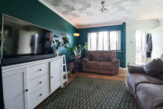 22, Nant-Y-Mynydd, Pontypridd photo 4
