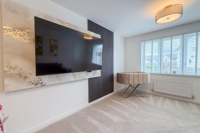 19, Piper Drive, Coatbridge photo 4