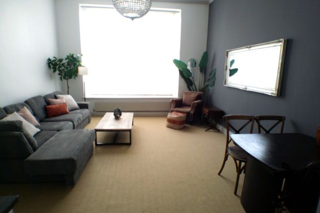 6, ARUNDEL COURT, LADBROOKE GROVE photo 2