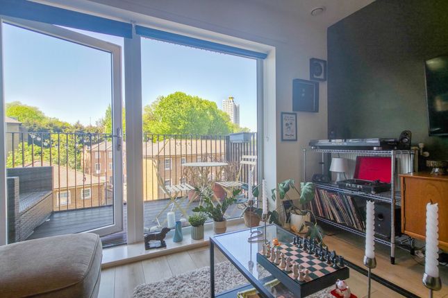 Flat 306, Knowles Court, 18 Brumwell Avenue, Woolwich photo 4