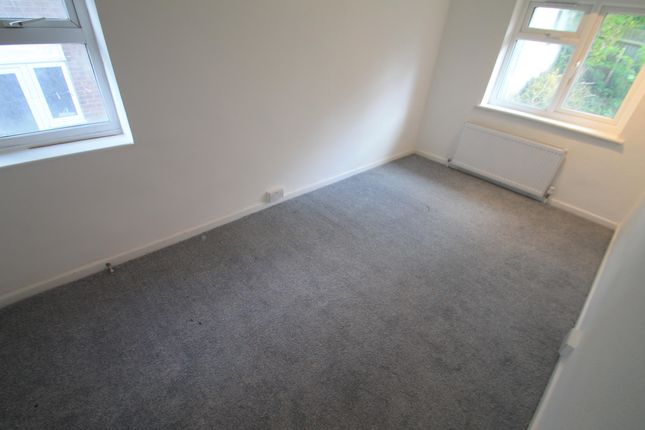 244a, LUTON photo 5