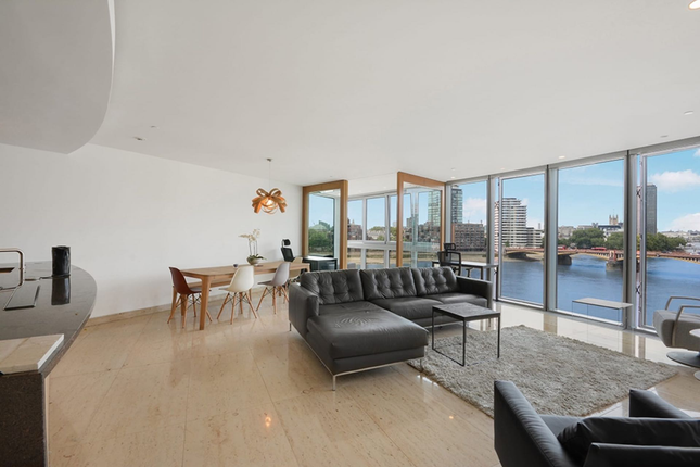 Thumbnail Flat for sale in 1 St. George Wharf, London