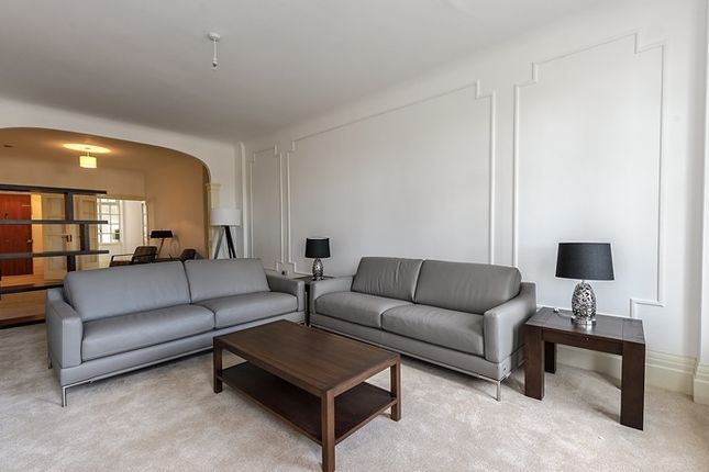 Flat to rent in Park Road, London