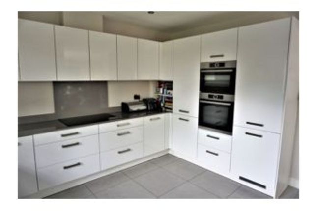 76, Sierra Road, High Wycombe photo 4