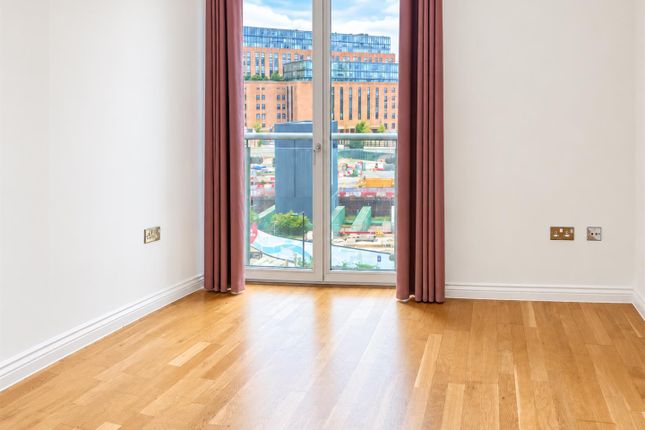 Flat 71 Viridian Apartments, 75, Battersea Park Road, London photo 5