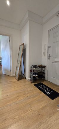17 Nova House, 1 Buckingham Gardens,, Slough photo 2