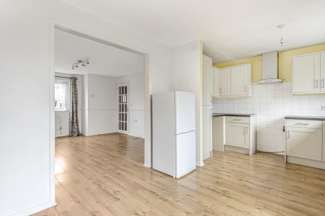 4, Bracken Way, Aylesbury photo 4