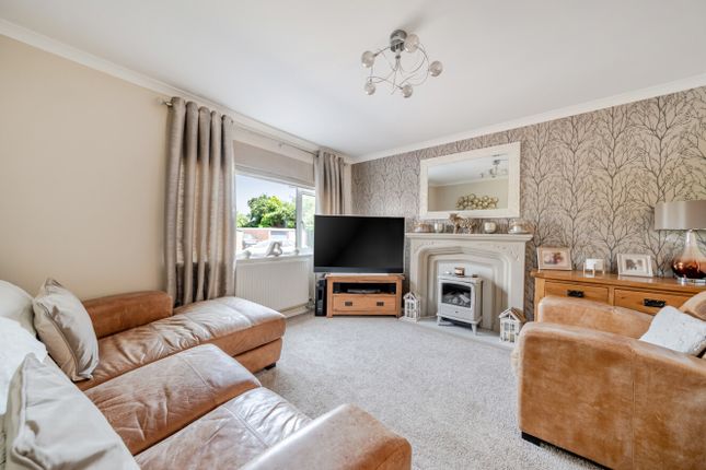 30, Broughton Close, Somerset photo 3