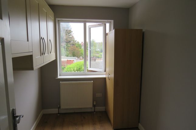 Kingshill Avenue, Hayes photo 3