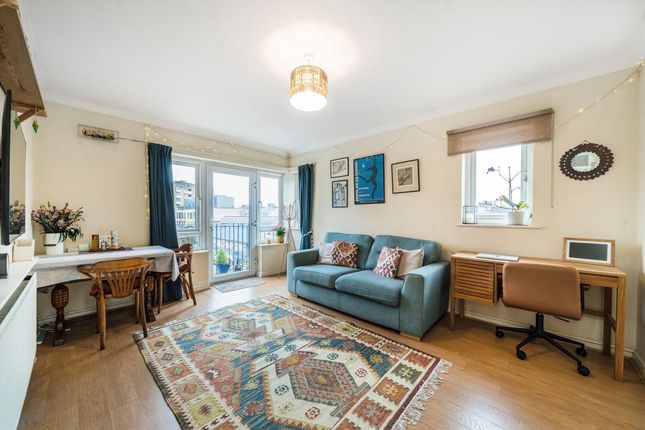 15, Woodger Road, London photo 2