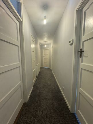 6, South Lodge Avenue, Mitcham photo 3