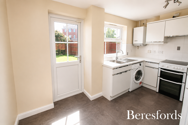 11, Mason Drive, Romford photo 4
