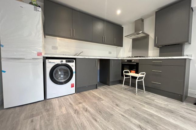 Stunning 2 Bedroom Flat For Rent In Norwood Green