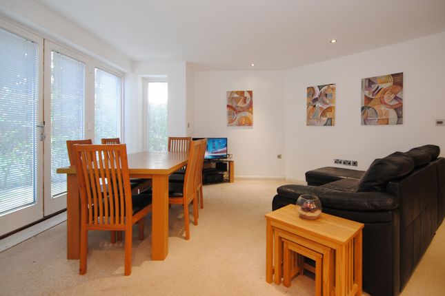 Flat Flat 4, 43, Newark Lane, Woking photo 4