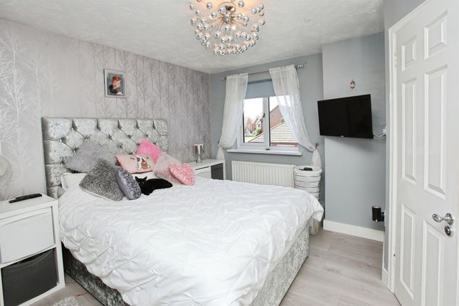 25, Goodrich Grove, NEWPORT photo 4