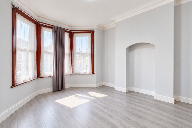 218, Wards Road, Ilford photo 2