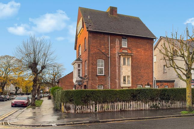1-bed flat on Flat 1a, 2 Norbury Avenue, Thornton Heath, £210,000