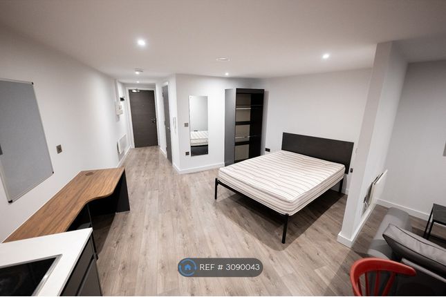 Studio flat on Low Hill Element The Quarter, Liverpool, £650/mo