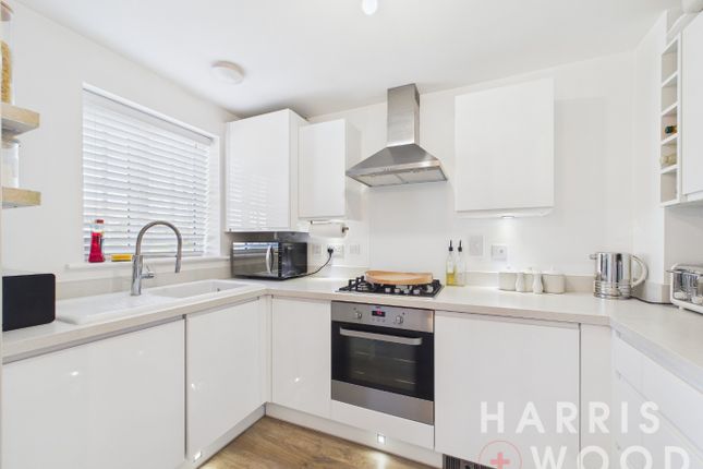 27, Storeys Road, Manningtree photo 3