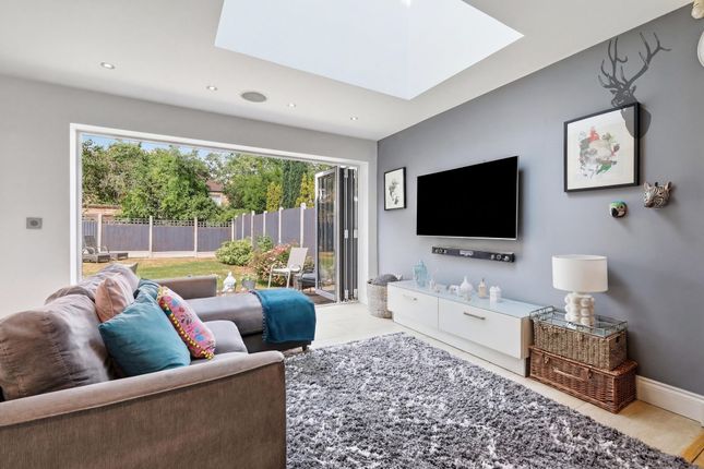 84 Abbotsford Gardens, London photo 4