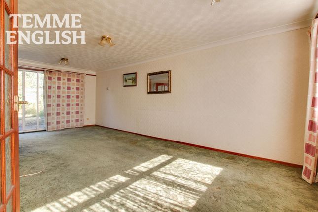 62 Arundel Road, Wickford photo 4