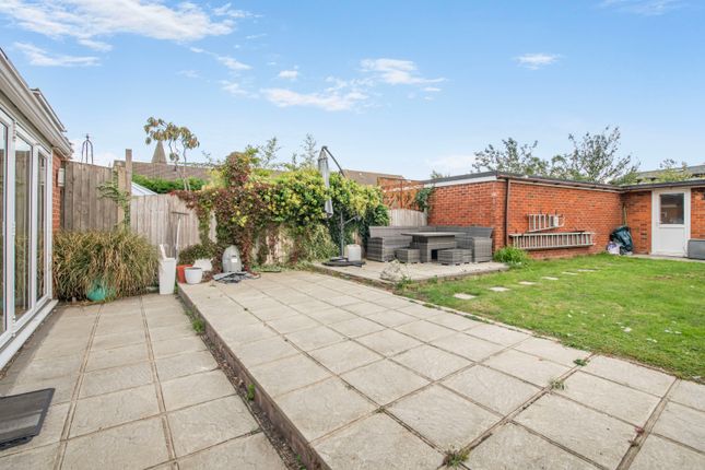 14, Francis Close, Stanford-le-hope photo 2