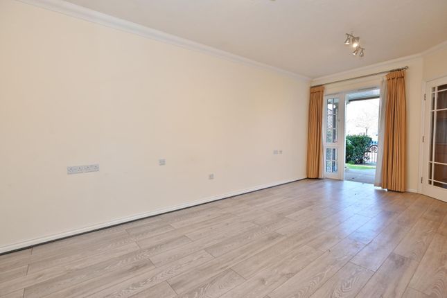 5 Gifford Lodge 25, Popes Avenue, Twickenham photo 2