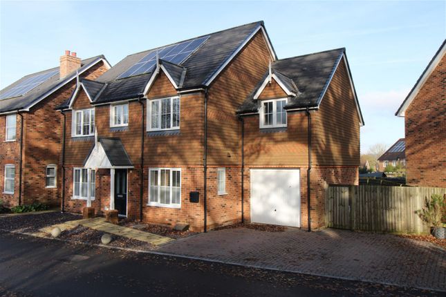 Thumbnail Detached house for sale in Hawthorn Way, Billingshurst