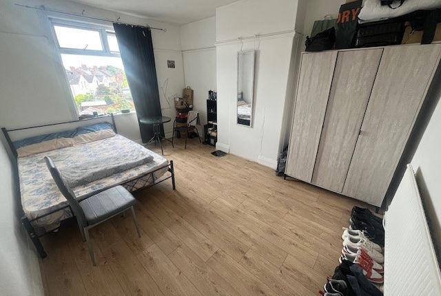70, Cardiff photo 2