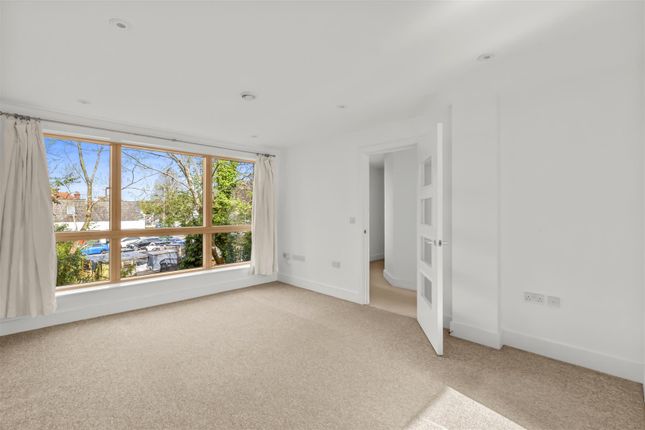 20 Ream Court,, Ryemead Boulevard, High Wycombe photo 3