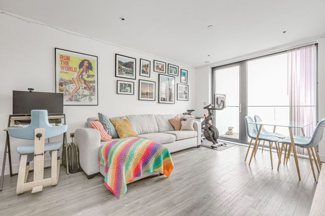 Thumbnail Flat for sale in Wheatstone House, 650-654 Chiswick High Road