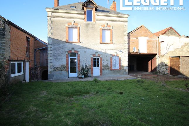 Thumbnail Villa for sale in Chemillé-En-Anjou, Maine-Et-Loire, Pays De La Loire