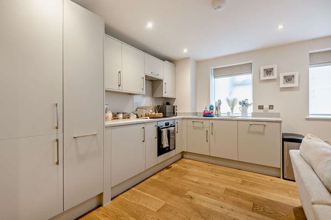 Flat 18, Marne House, Deepcut photo 2