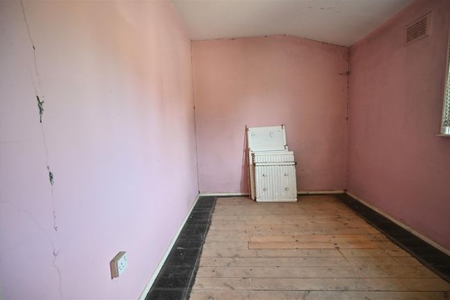 152, Malmstone Avenue, Merstham photo 4